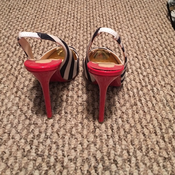 Sold Shoes - Picture 2 of 3