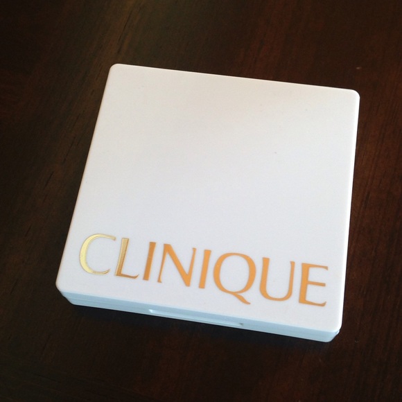 CLINIQUE Mirrored Compact Makeup - Picture 1 of 3