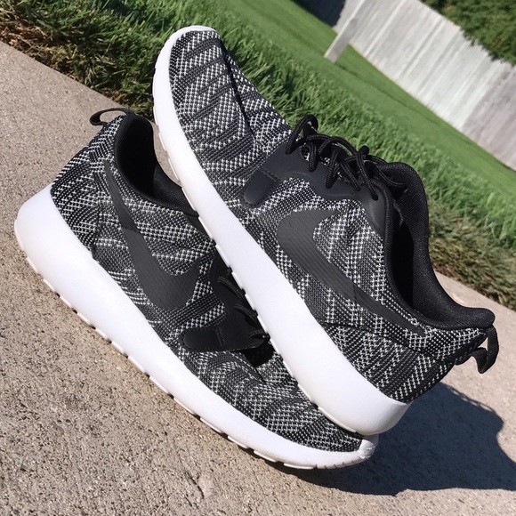 Nike Shoes - NIKE ZEBRA ROSHE LIMITED EDITION