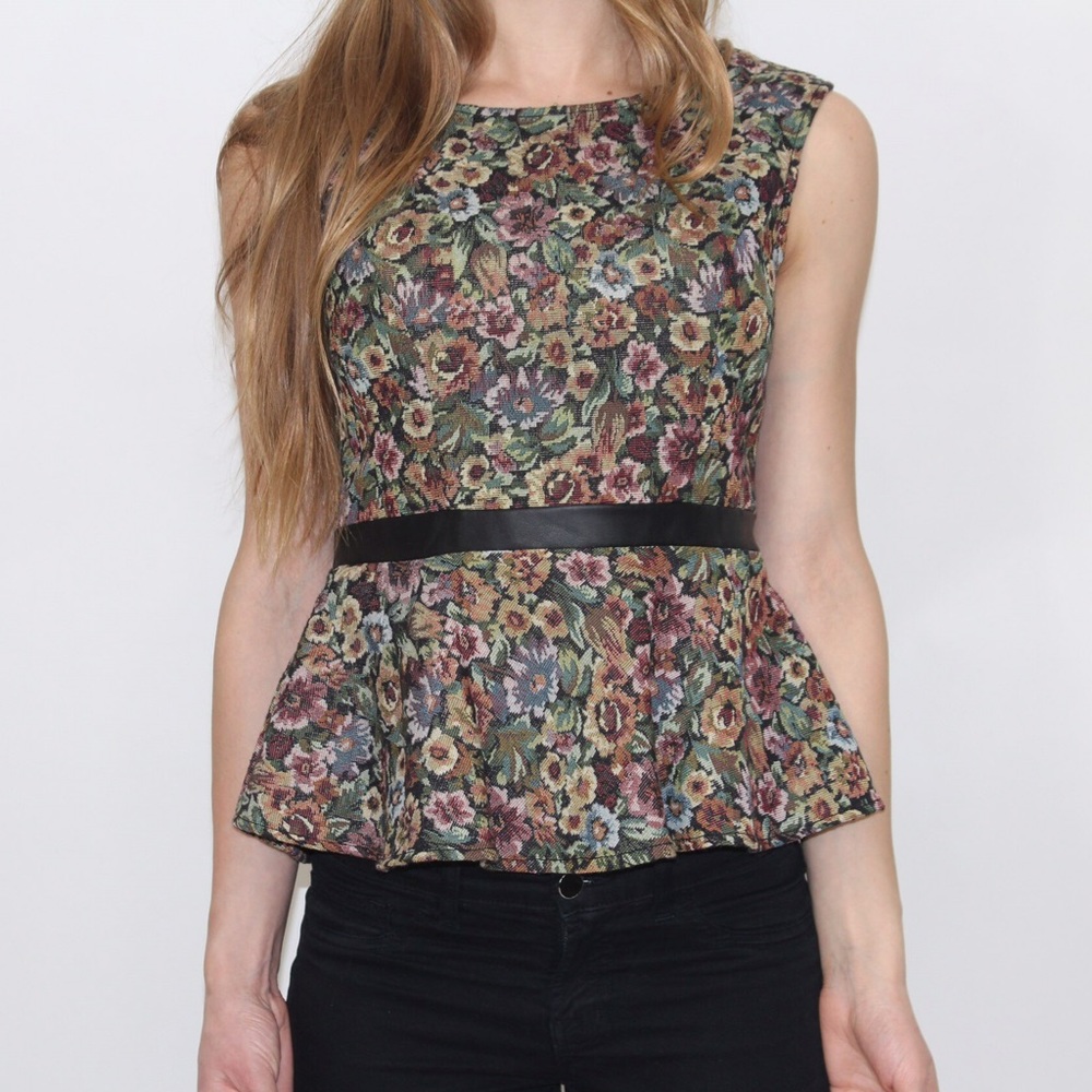 BCBG MAXAZRIA TOP with faux leather SIZE S