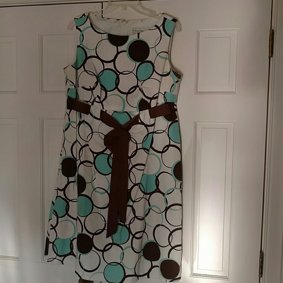 Sleeveless dress - Picture 2 of 2