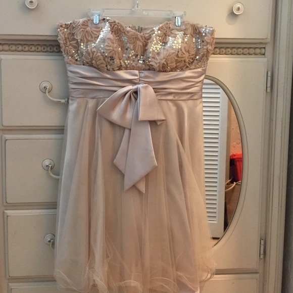 Gold homecoming dress - Picture 2 of 2