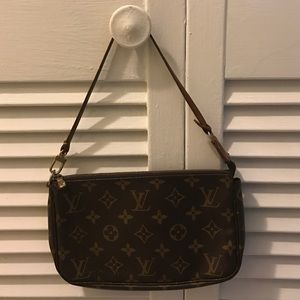 Authentic Louis Vuitton pochette