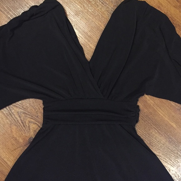 Medium black tie back dress - Picture 2 of 3