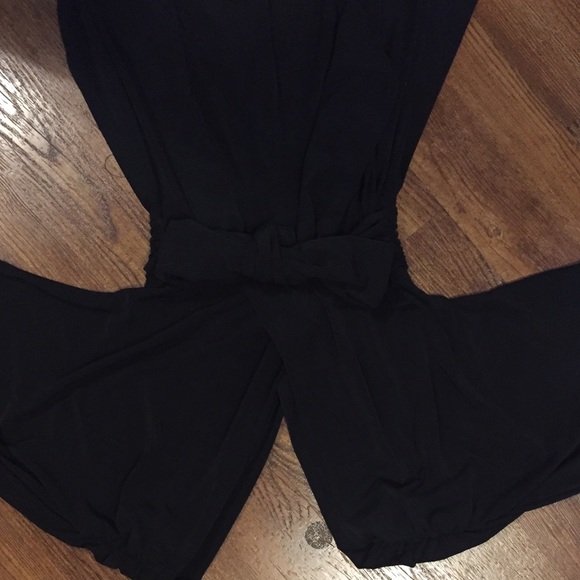 Medium black tie back dress - Picture 3 of 3