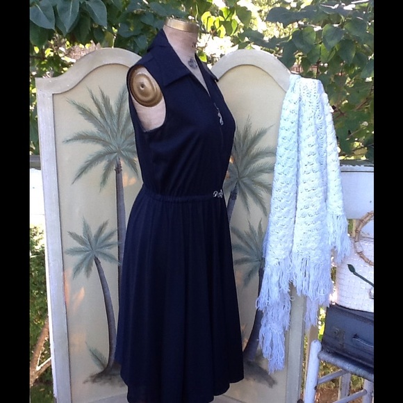 PERFECT LITTLE BLACK DRESS... - Picture 3 of 4