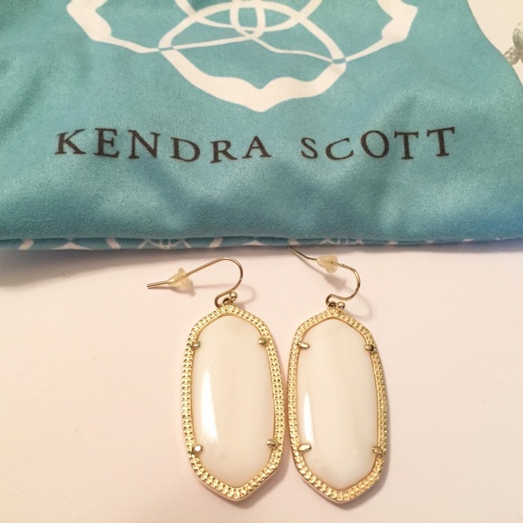 NWOT Kendra Scott 'Elle' Drop Earrings