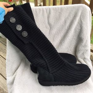 Women's black crochet ugg boots, good condition.