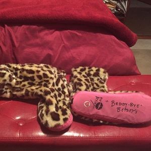 Betsey Johnson slippers