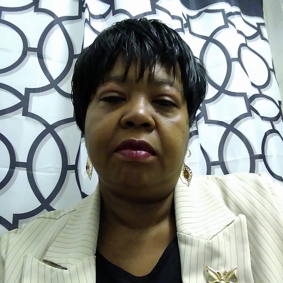 Meet your Posher, Shirlean - Picture 1 of 1