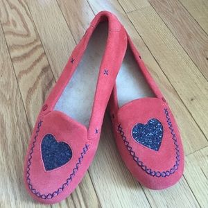 Ugg cozy moccasin size 6...super cozy