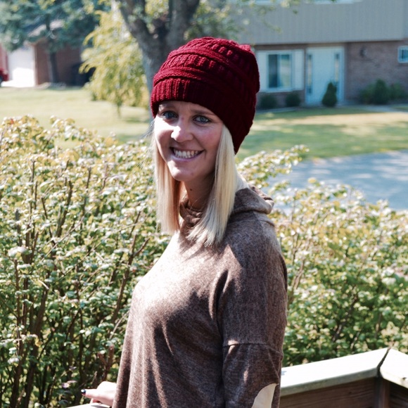 🆑 Burgundy Chunky Knit Beanie - Picture 2 of 2