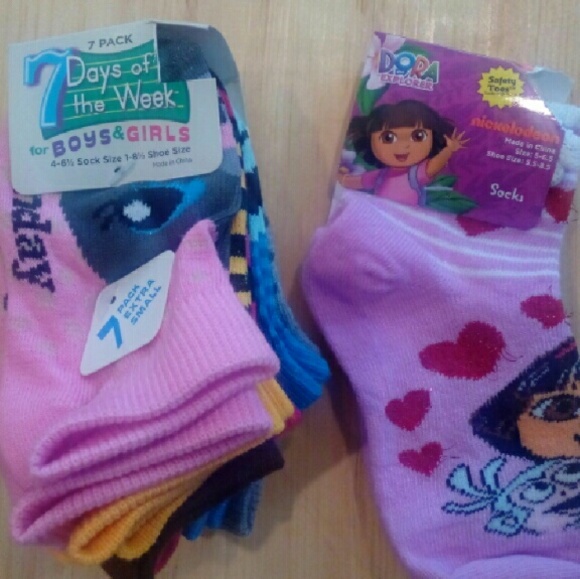 8 pair of days if the week socks and Dora inf/tod