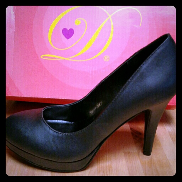 Classic Black Pumps *Brand New*