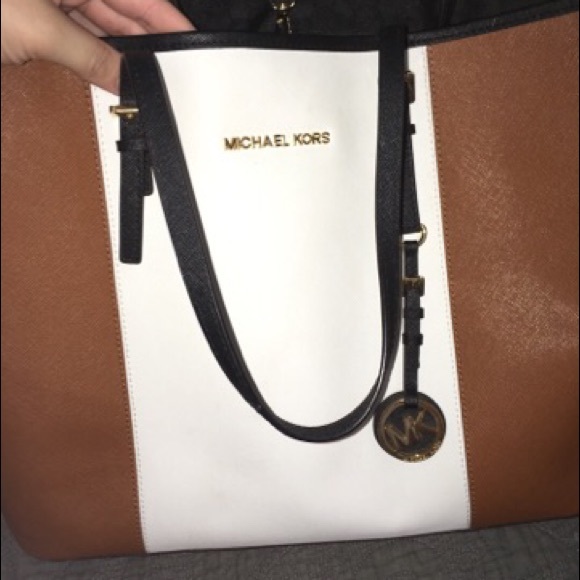 KORS Michael Kors Handbags - Michael kors large tote . lightly used.
