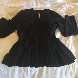 Beautiful ruffled long sleeved blouse! 😍