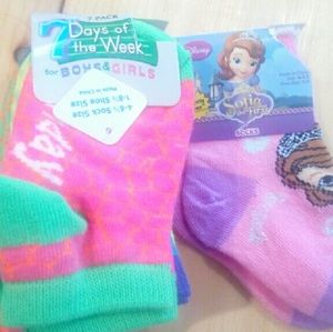 8 new pair of infant toddler socks