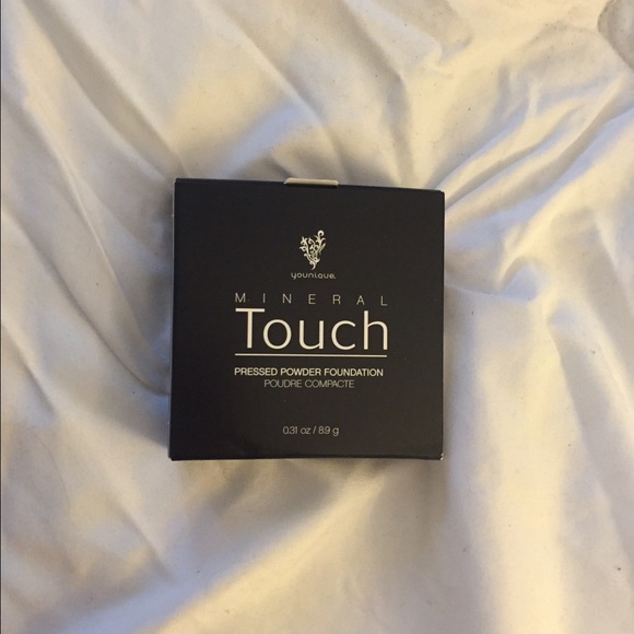 Younique powder foundation organza