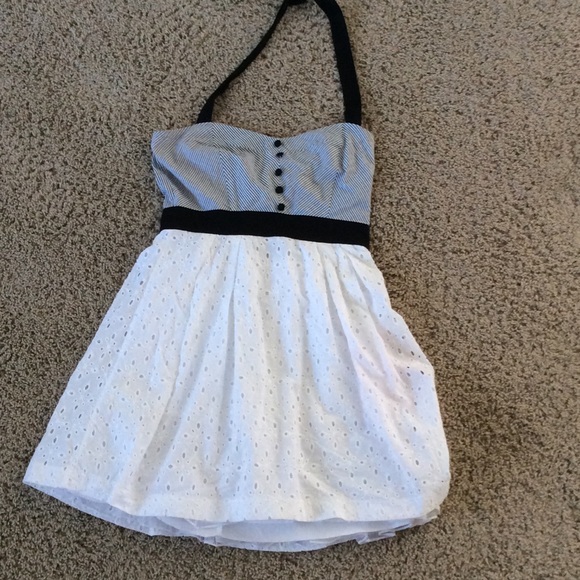Cute vintage looking halter dress