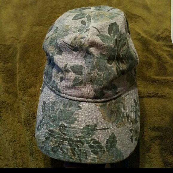 Roses hat