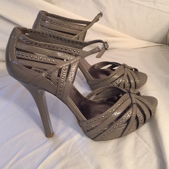 Steve Madden grey heels