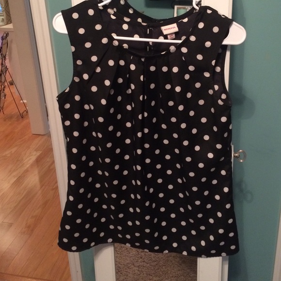 Super cute polka dot shirt