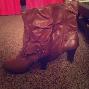 Brown Zip-up high heeled boots