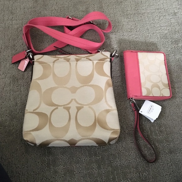 Coach purse and wallet - Picture 2 of 8