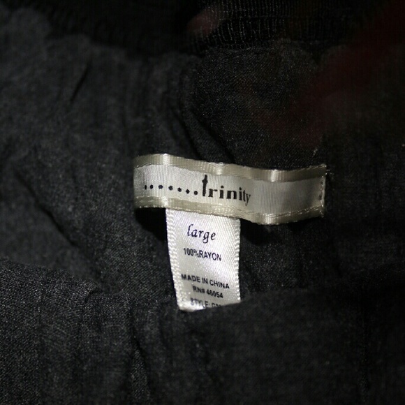 GRAY RUFFLE AND ZIPPER MINI SKIRT - Picture 2 of 3