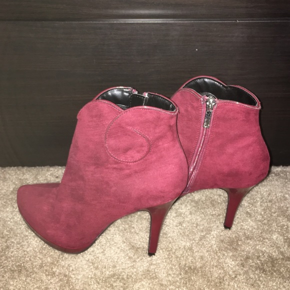 Ankle high, high heeled booties - Picture 1 of 1