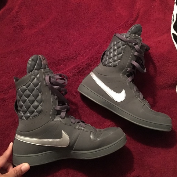 Nike Legend Hightop boots