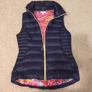 Lilly Pulitzer navy vest size small.