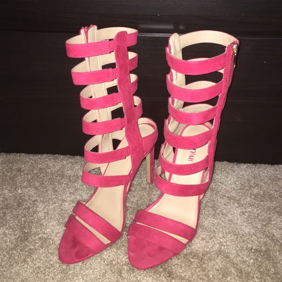 Strapped sandal with a sculpted heel and zipper - Picture 2 of 2