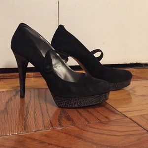 Platform heel with cross strap
