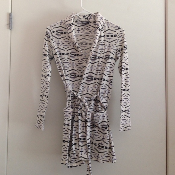 White purple black lightweight robe w/ pockets&tie