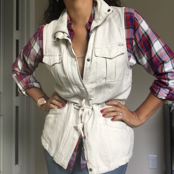 Sleeveless vest