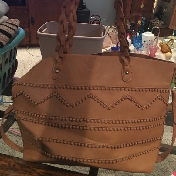 Buckle tote bag