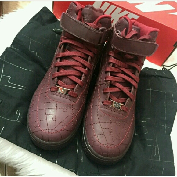 Women's Nike - Picture 2 of 3