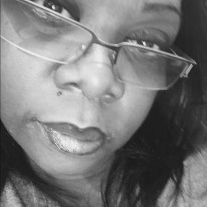 Meet your Posher, Claudia