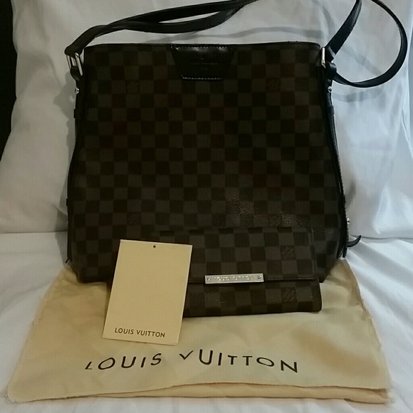 Louis Vuitton Purse and Clutch Wallet Paris