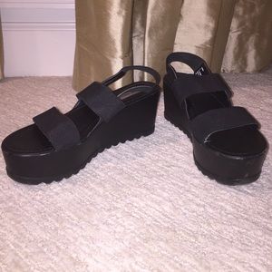 STEVE MADDEN BLACK ELASTIC PLATFORM SANDALS