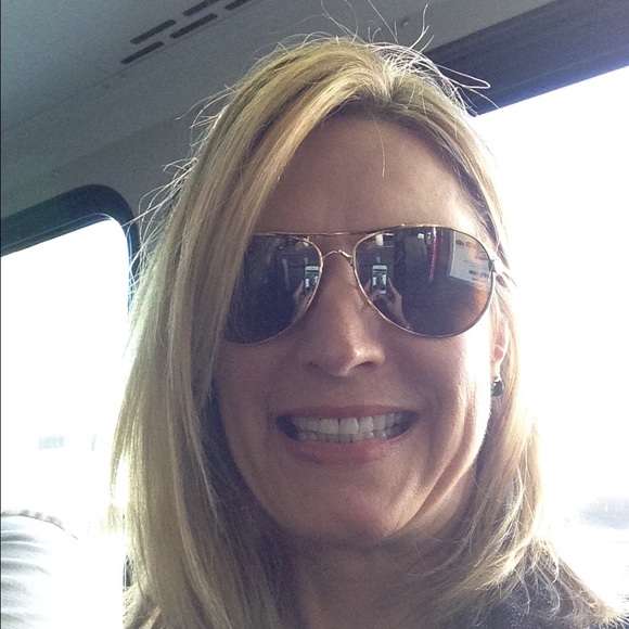 Meet your Posher, Sandra - Picture 1 of 1