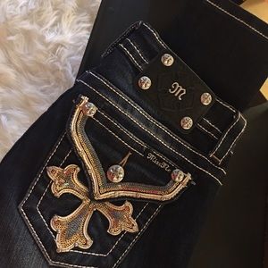 Miss Me Signature Skinny Jeans Style: JP7057S