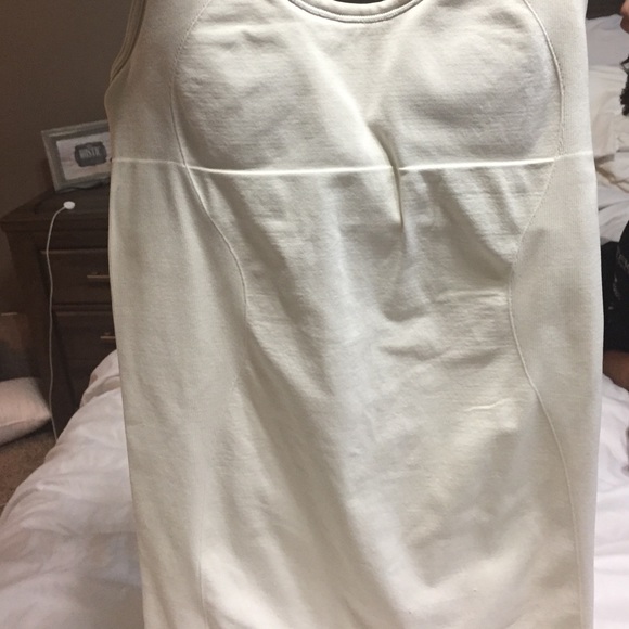Lululemon Razor back tank - Picture 4 of 4
