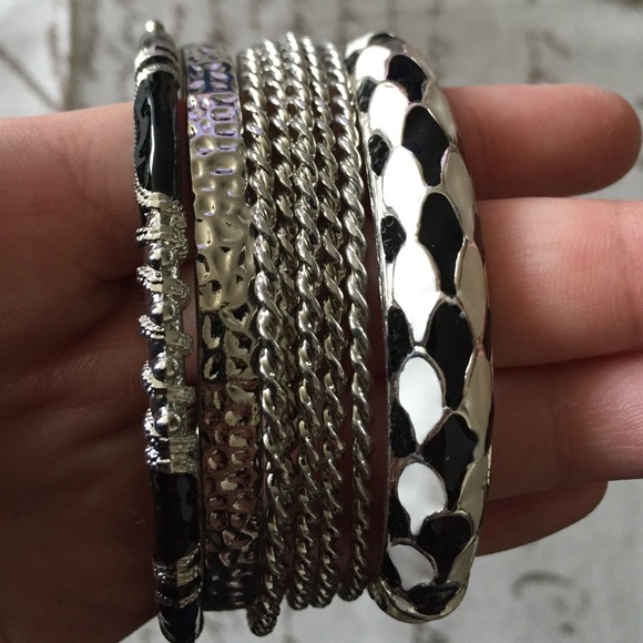 Bracelet set black white and silver mix colors - Picture 3 of 3