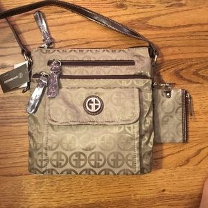 Great bag with included change purse