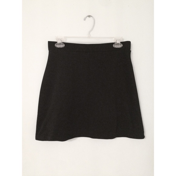 Black Express Skirt 🌙