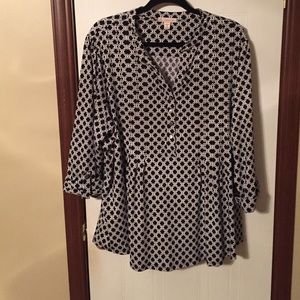 Black and white print top