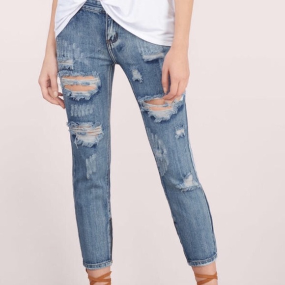 Distressed skinny jeans