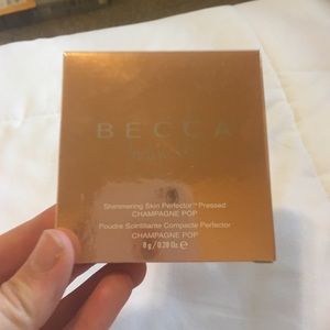BECCA x Jaclyn Hill champagne pop highlighter